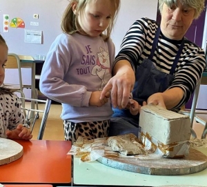 Montregard : un atelier céramique pour les écoliers