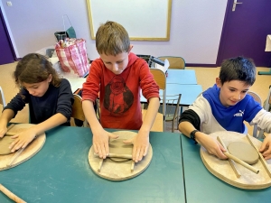 Montregard : un atelier céramique pour les écoliers