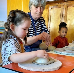 Montregard : un atelier céramique pour les écoliers