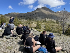 Yssingeaux : un stage de géologie réussi pour les premières du lycée Chabrier