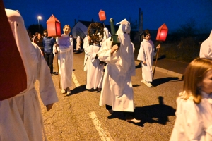 Sainte-Sigolène : la procession des Pénitents blancs dans la ferveur populaire