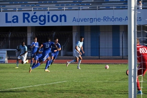 Le Puy Foot en pleine lumière contre Versailles