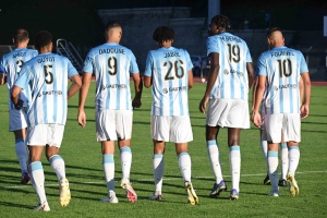 Le Puy Foot en pleine lumière contre Versailles