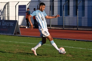 Le Puy Foot en pleine lumière contre Versailles