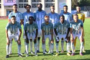 Le Puy Foot en pleine lumière contre Versailles