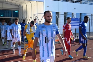 Le Puy Foot en pleine lumière contre Versailles