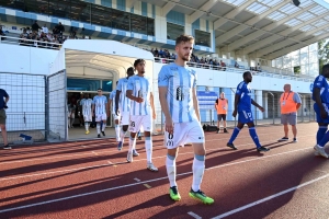 Le Puy Foot en pleine lumière contre Versailles