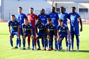 Le Puy Foot en pleine lumière contre Versailles