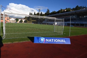 Le Puy Foot en pleine lumière contre Versailles