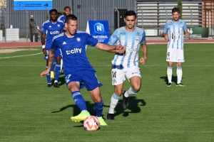 Le Puy Foot en pleine lumière contre Versailles