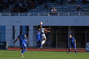 Le Puy Foot en pleine lumière contre Versailles