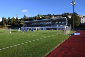 Le Puy Foot en pleine lumière contre Versailles