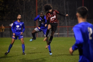 Foot, R1 : Espaly continue son cavalier seul