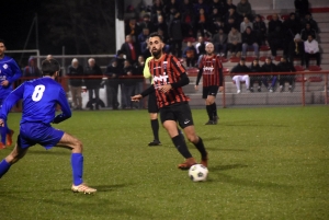 Foot, R1 : Espaly continue son cavalier seul