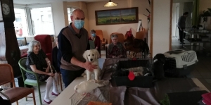 Saint-Maurice-de-Lignon : des animaux en visite à la maison de retraite