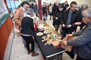 Yssingeaux : le Noël gourmand ouvre l&#039;appétit à la salle de la Coupe du monde