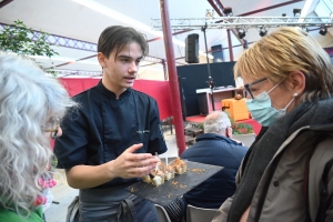 Yssingeaux : le Noël gourmand ouvre l&#039;appétit à la salle de la Coupe du monde