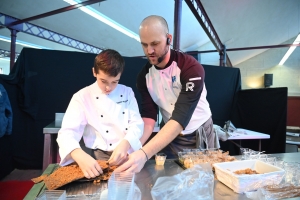 Yssingeaux : le Noël gourmand ouvre l&#039;appétit à la salle de la Coupe du monde