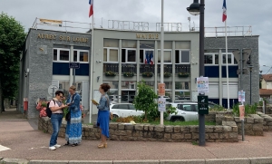 Aurec-sur-Loire : les parents du collège profitent des élections pour faire signer leur pétition