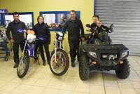 Renaud, Floriane et Denis Fayolle et leurs enfants.