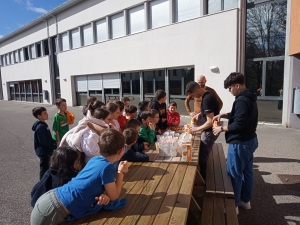 Monistrol-sur-Loire : les élèves de lycée du &quot;Château&quot; à la rencontre d’élèves de cycle 3 (CM2)