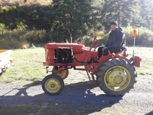 Saint-Julien-Chapteuil : 16 tracteurs en file indienne sur la 8e Tractorando