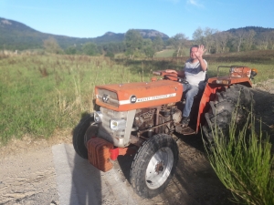 Saint-Julien-Chapteuil : 16 tracteurs en file indienne sur la 8e Tractorando