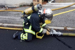 Monistrol-sur-Loire : les pompiers s&#039;entraînent dans une maison avant sa démolition