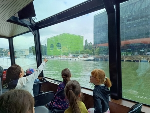 Lapte : les écoliers à bord d&#039;un bateau croisière sur la Saône