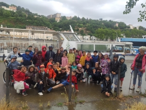 Lapte : les écoliers à bord d&#039;un bateau croisière sur la Saône