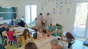 Les Villettes : écoliers et grands-parents dans la même classe pour des activités