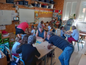 Les Villettes : écoliers et grands-parents dans la même classe pour des activités