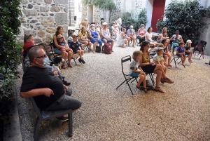 Yssingeaux : les conteurs se relaient tout l&#039;été dans le jardin Ebersberg