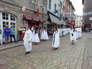 Puy-en-Velay : la Vierge Noire crève l&#039;écran pour l&#039;Assomption