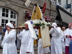 Puy-en-Velay : la Vierge Noire crève l&#039;écran pour l&#039;Assomption