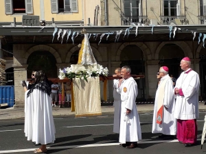 Puy-en-Velay : la Vierge Noire crève l&#039;écran pour l&#039;Assomption