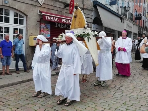 Puy-en-Velay : la Vierge Noire crève l&#039;écran pour l&#039;Assomption