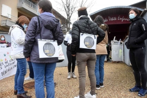 Plusieurs crèches manifestent à Yssingeaux, inquiètes de la réforme des modes d&#039;accueil (vidéo)