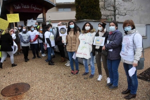 Plusieurs crèches manifestent à Yssingeaux, inquiètes de la réforme des modes d&#039;accueil (vidéo)