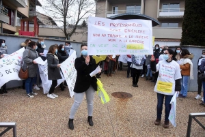 Plusieurs crèches manifestent à Yssingeaux, inquiètes de la réforme des modes d&#039;accueil (vidéo)