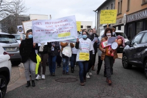 Plusieurs crèches manifestent à Yssingeaux, inquiètes de la réforme des modes d&#039;accueil (vidéo)