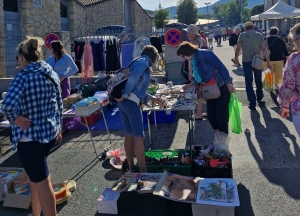 Saint-Julien-Chapteuil : plus de 220 exposants au vide-greniers