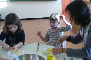 Grazac : une compote de pommes fait maison pour les écoliers