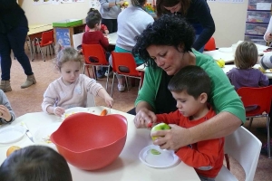 Grazac : une compote de pommes fait maison pour les écoliers