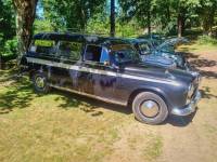 Les belles carrosseries de Grazac Auto Rétro au château de Montivert