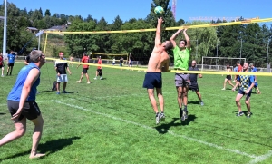 Yssingeaux : 21 équipes pour le premier tournoi de volley sur herbe