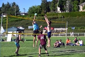 Yssingeaux : 21 équipes pour le premier tournoi de volley sur herbe