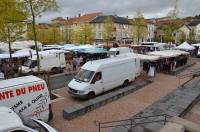 Les forains et les clients ont davantage plébiscité la place de la Victoire ce jeudi.