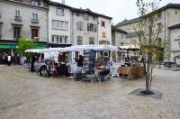 La place Carnot, encore clairsemée, est théoriquement réservée aux artisans.