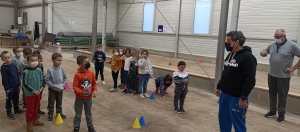 Une initiation au sport boules pour les écoliers de Montfaucon